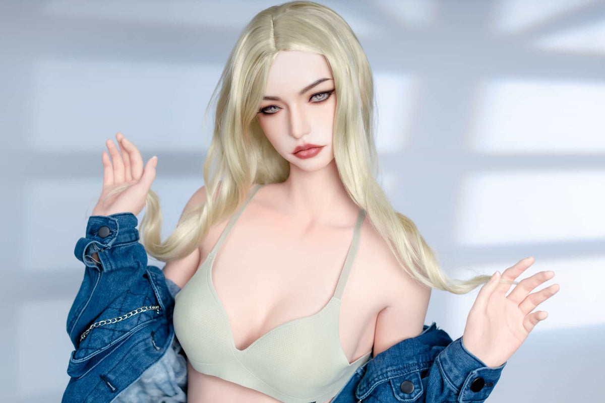 Quinn： 161Cm European Blonde beautiful Silicone Sex Dolls